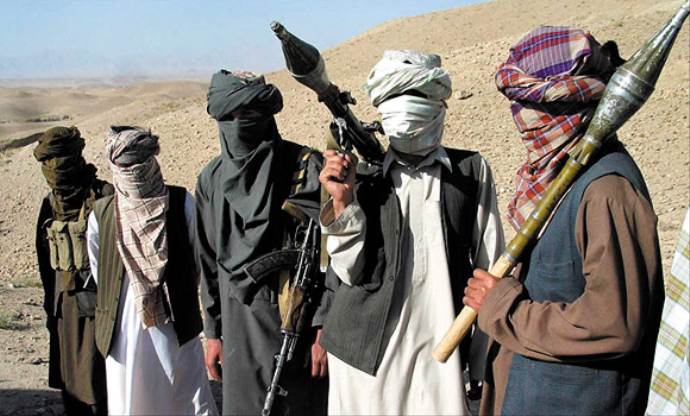 Taliban, Afganistan&#039;da bir ilçeyi ele geçirdi
