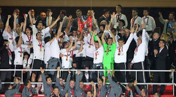 Şike Davası&#039;nda beraat kararının ardından Beşiktaş Türkiye Kupası&#039;nı sergileyebilecek