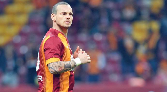 Sarı kart görmeyen Sneijder, derbide oynayabilecek
