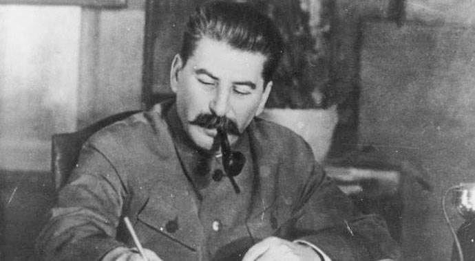 Ayrılıkçılar şehri Stalin fotoğrafı ile dolduruyor