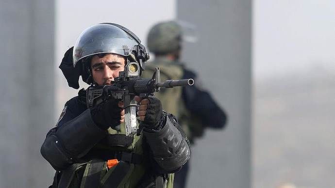 İşgalci İsrail güçleri, 2 Filistinliyi yaraladı
