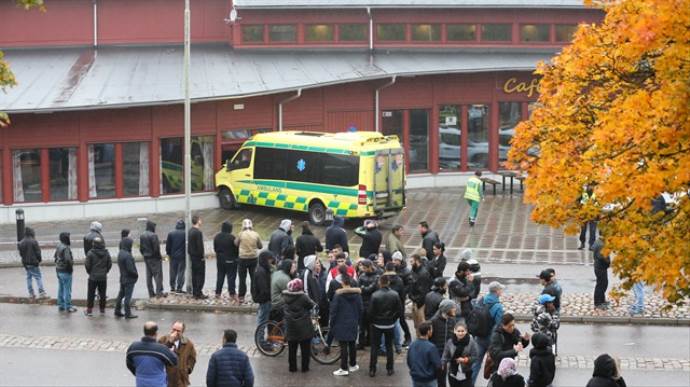 İsveç&#039;te okulda kılıçlı saldırı: 1 ölü, 4 yaralı
