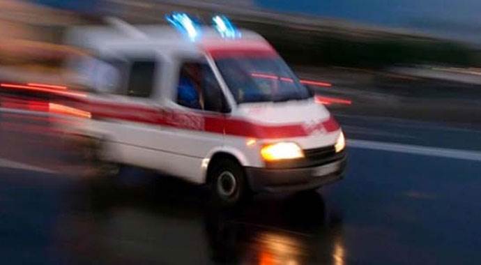 Hasta taşıyan ambulans yaralandı
