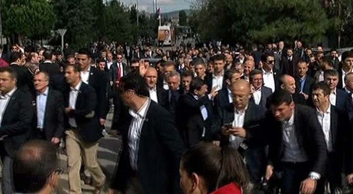 Başbakan Davutoğlu esnafı ziyaret etti