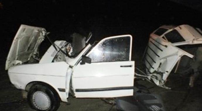 Kaza yapan araç ikiye bölündü: 2 ölü