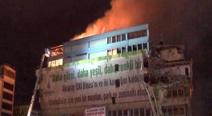 İstanbul&#039;da korkutan yangın!