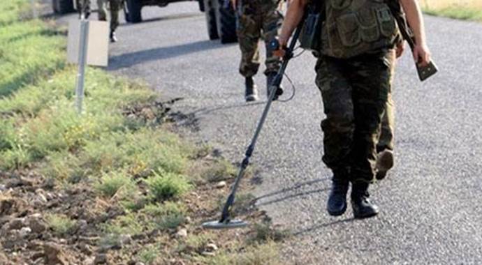 Bitlis&#039;te yola döşenen patlayıcılar imha edildi