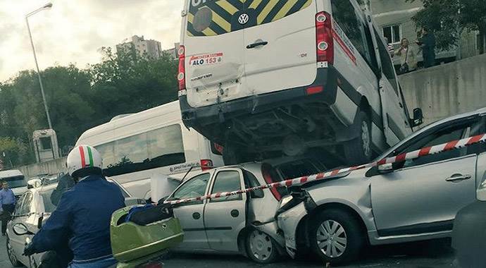 İstanbul trafiğini kilitleyen kaza