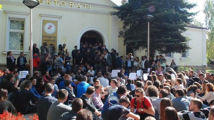 Kosova&#039;da öğrenciler protesto düzenledi
