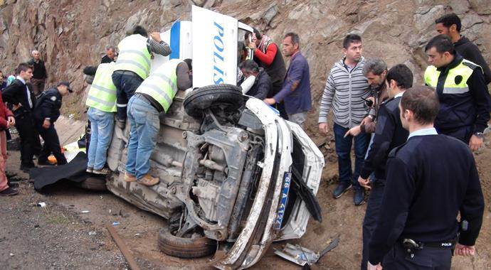 Yozgat&#039;ta polis arabası kaza yaptı, 3 yaralı