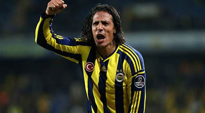 Fenerbahçeli Alves yönetimden teklif bekliyor