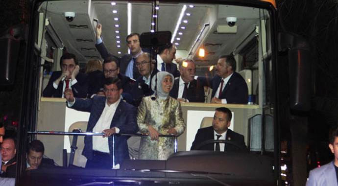 Davutoğlu&#039;ndan esnaf ziyareti