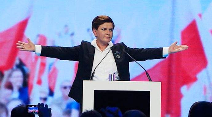 Polonya&#039;nın yeni Başbakanı Beata Szydlo oldu
