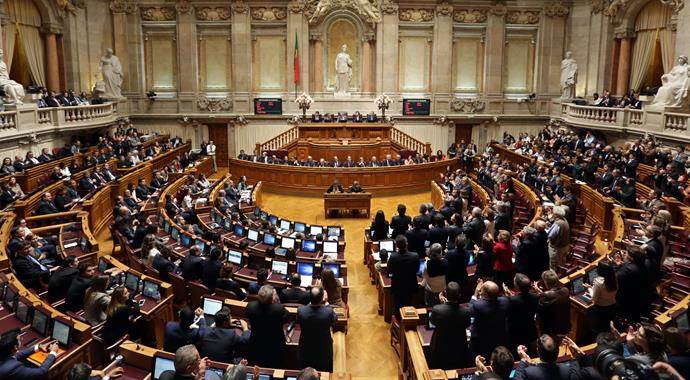 Portekiz&#039;de 10 günlük hükümet düştü