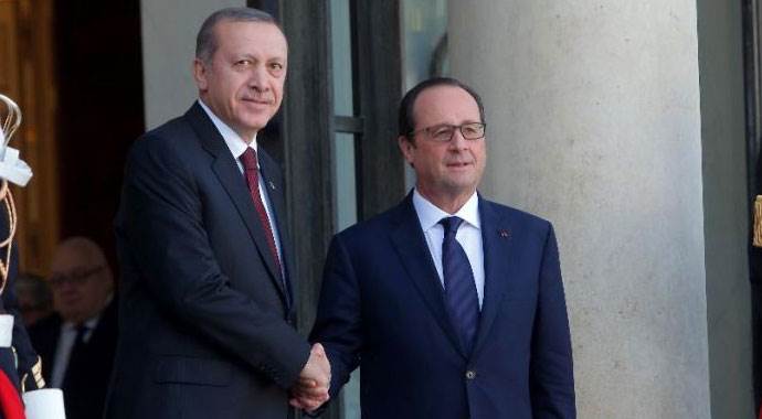 Cumhurbaşkanı Erdoğan&#039;dan Hollande&#039;a telefon