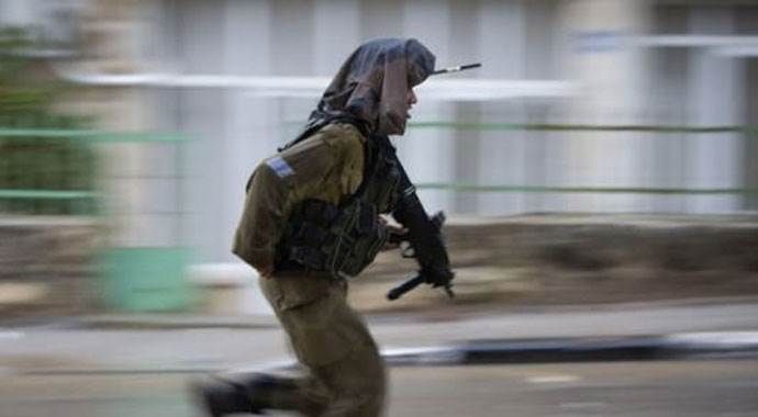 İsrail askerlerinden mülteci kampına baskın
