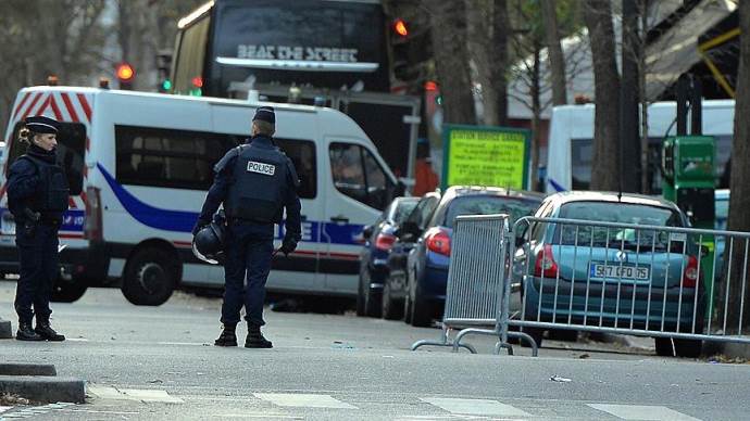 Paris&#039;teki saldırılarla ilgili 3 gözaltı
