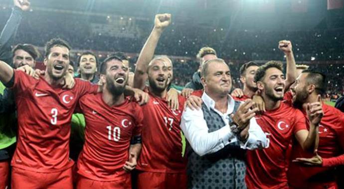 Milli takım Yunanistan&#039;ı yenerek 2015 yılını yenilgisiz kapamak istiyor
