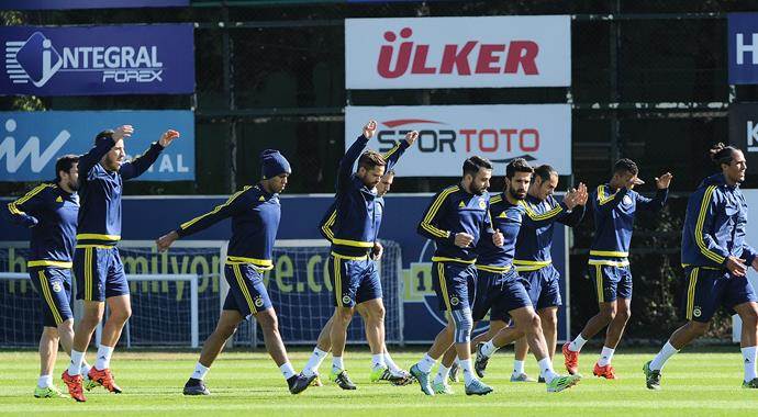 Fenerbahçe, Ajax maçı hazırlıkları sürdürüyor