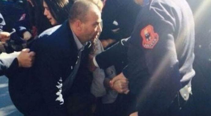 Arnavutluk başbakanına yumurtalı saldırı