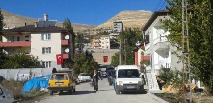 Şehit polisin baba ocağına ateş düştü