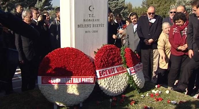 Ecevit ölüm yıl dönümünde mezarı başında anıldı