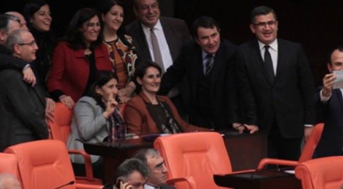 HDP Meclis&#039;te MHP&#039;nin yerini kaptı!