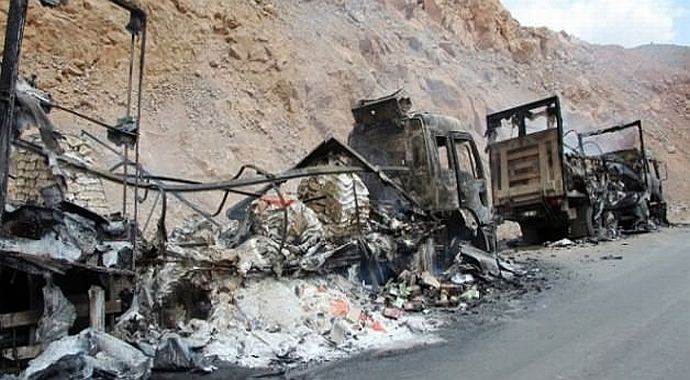 PKK&#039;lılar Tendürek&#039;te 3 araç yaktı
