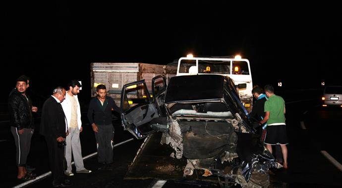 Malatya&#039;da otobüs ile otomobil çarpıştı: 17 yaralı
