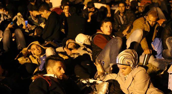 Sığınmacılar Yunan sınırına gitmek için toplandı