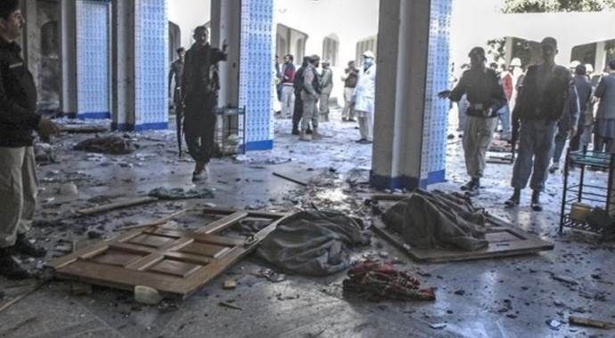 Pakistan&#039;da camiye saldırı: 16 ölü
