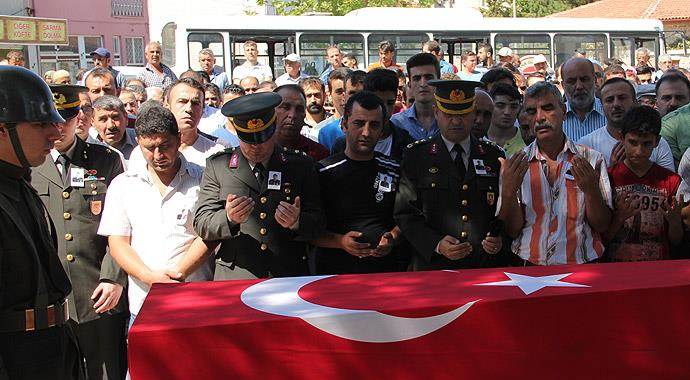 Şehit Astsubay Ülkü&#039;nün cenazesi Konya&#039;da toprağa verildi
