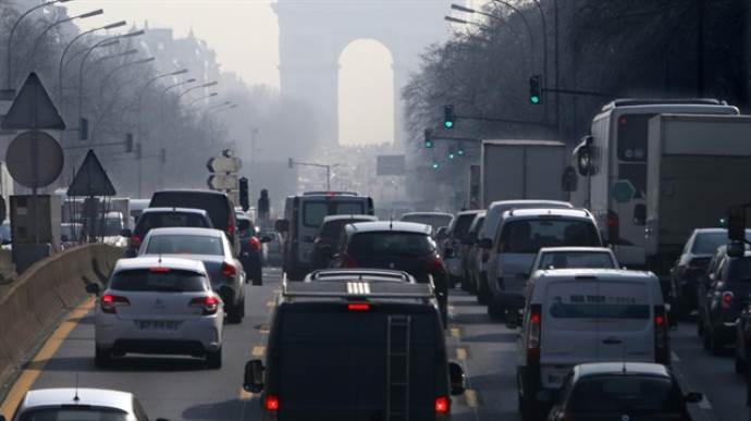 Paris&#039;te eski araçların kente girişi yasaklandı

