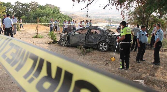 Elazığ&#039;da feci kaza! Otomobil yayalara çarptı, 3 kişi öldü
