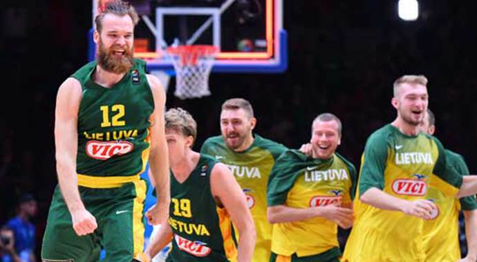 Litvanyalı basketbolculara büyük onur