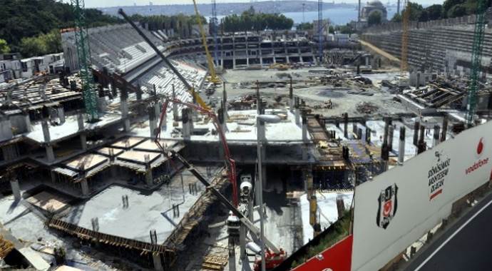 Vodafone Arena&#039;nın çatısı monte edildi