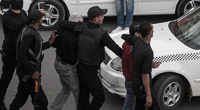 Mısır&#039;da darbe karşıtı 24 kişiye gözaltı
