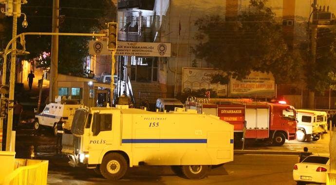 Diyarbakır&#039;da polise bombalı saldırı!
