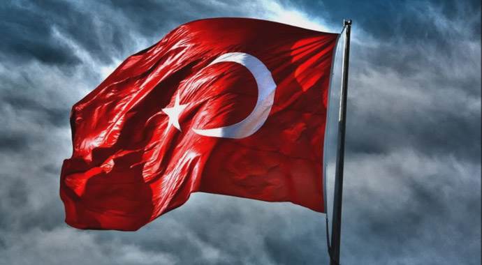Kürt vatandaşlardan PKK&#039;ya Türk bayraklı tepki