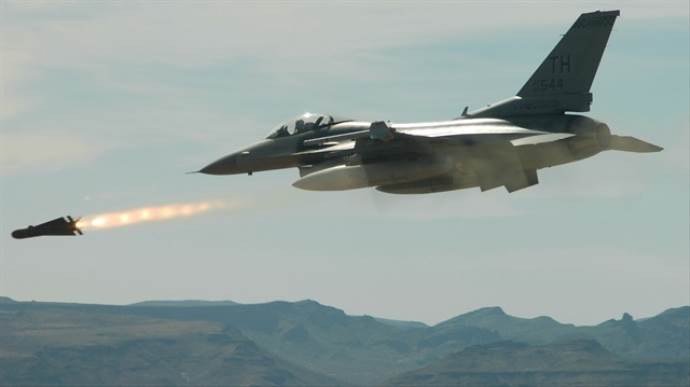 Savaş uçakları IŞİD mevzilerine bomba yağdırıyor
