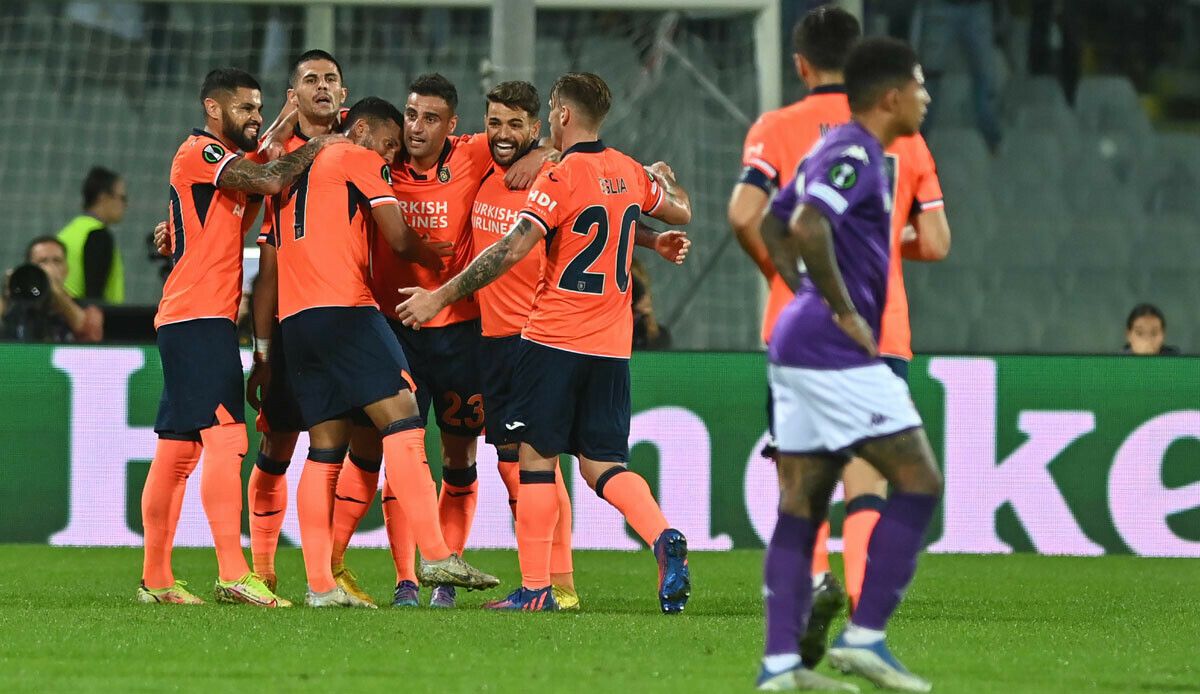 Medipol Başakşehir Fiorentina deplasmanında ilk golü bulmasına rağmen sahadan 2-1 mağlup ayrıldı