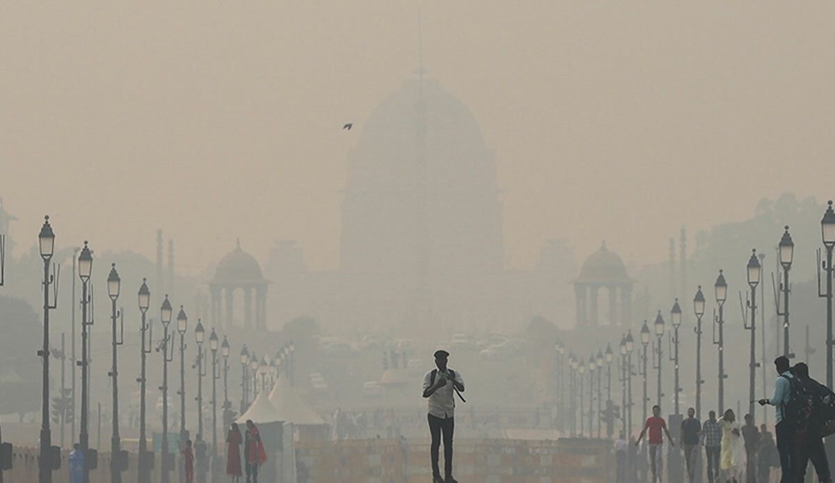 Hava kirliliği, sis olup şehrin tepesine çöktü! Yeni Delhi’de hava kirliliğine karşı acil önlem