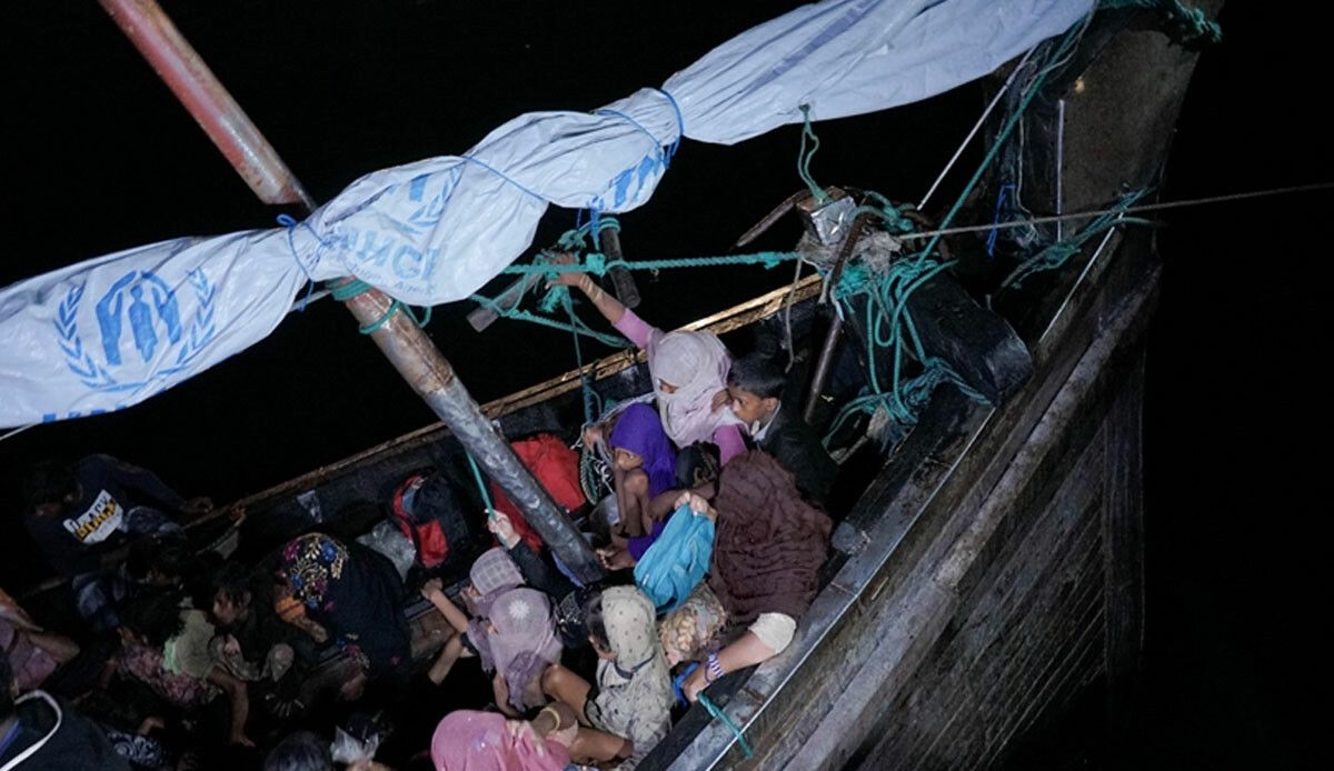 Arakanlı mülteciler 9 gündür Myanmar açıklarında yardım bekliyor