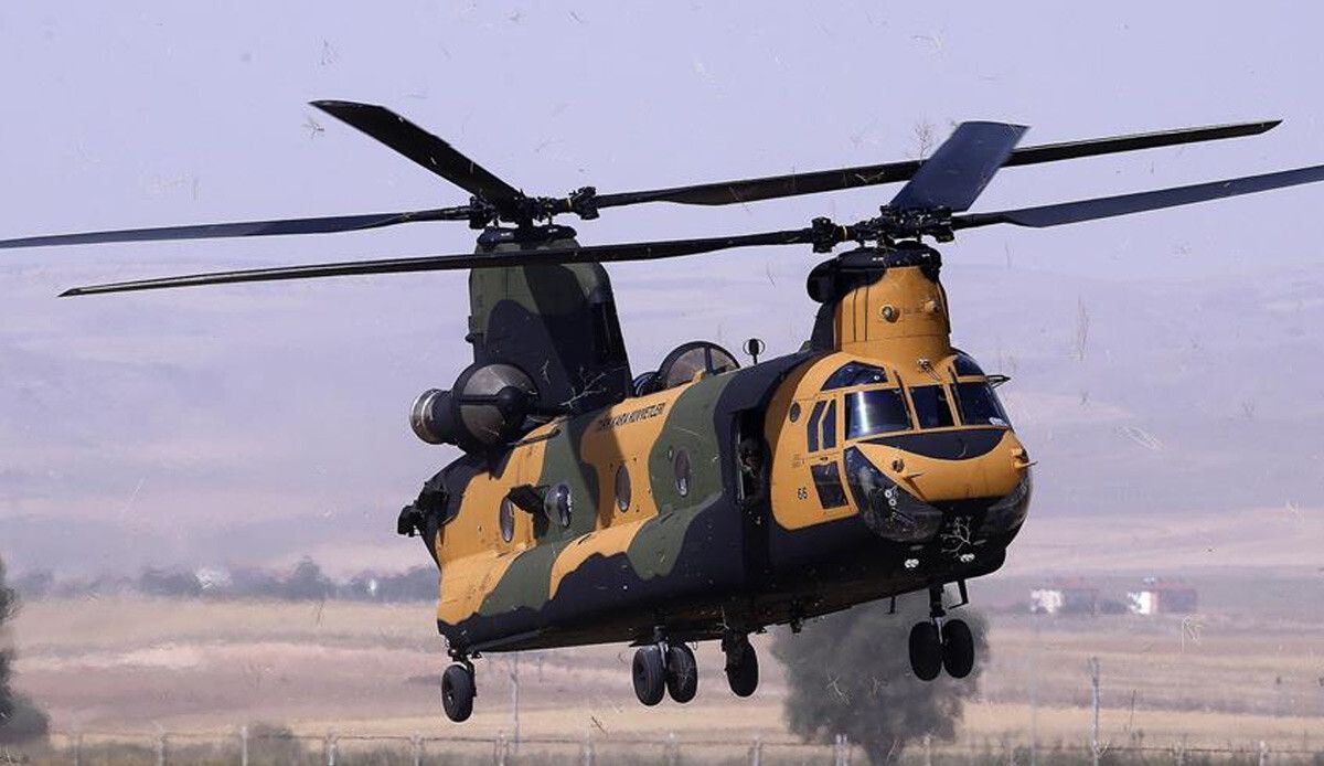 Türk ordusunun &#039;uçan kaleleri&#039; CH-47 ağır nakliye helikopterleri ve AKINCI TİHA&#039;lar deprem bölgesinde