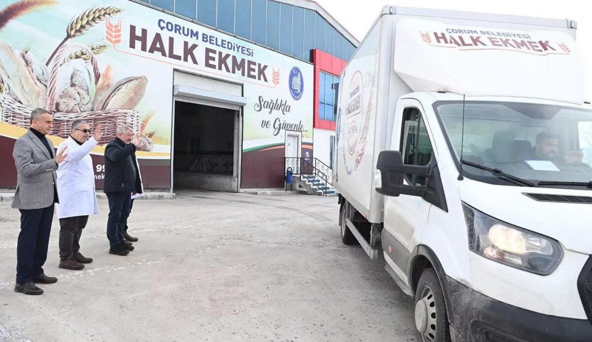 Çorum ve Konya&#039;dan deprem bölgesine 260 bin ekmek