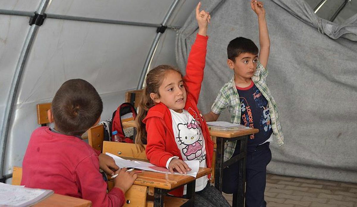 Depremzede çocukları misafir edecekler: Özel okullar 68 ilde ücretsiz kontenjan açtı