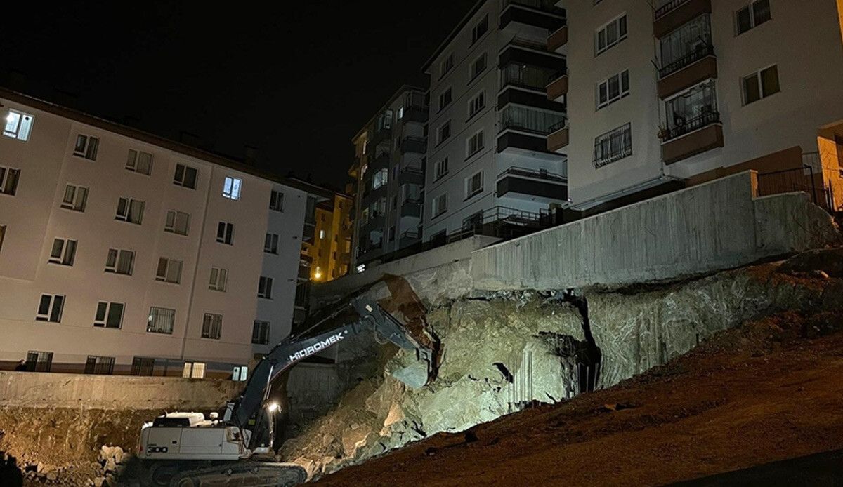 Ankara&#039;da hasarlı bina paniği: Vatandaşlar sokağa döküldü, 2 apartman boşaltıldı