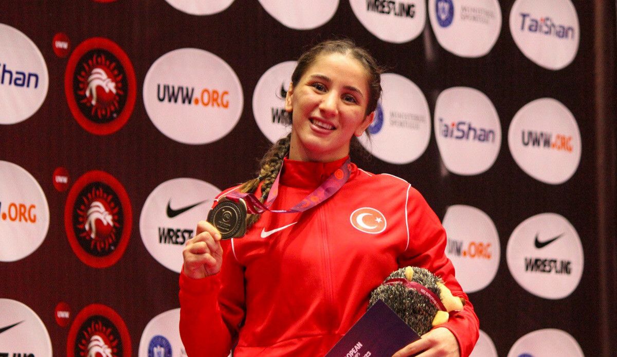 Milli güreşçi Zeynep Yetgil U23 Avrupa Güreş Şampiyonası’nda altın madalya kazandı