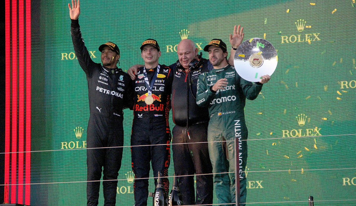 Formula 1&#039;de tarihe geçen yarış! Max Verstappen kazandı ama yürekler ağza geldi
