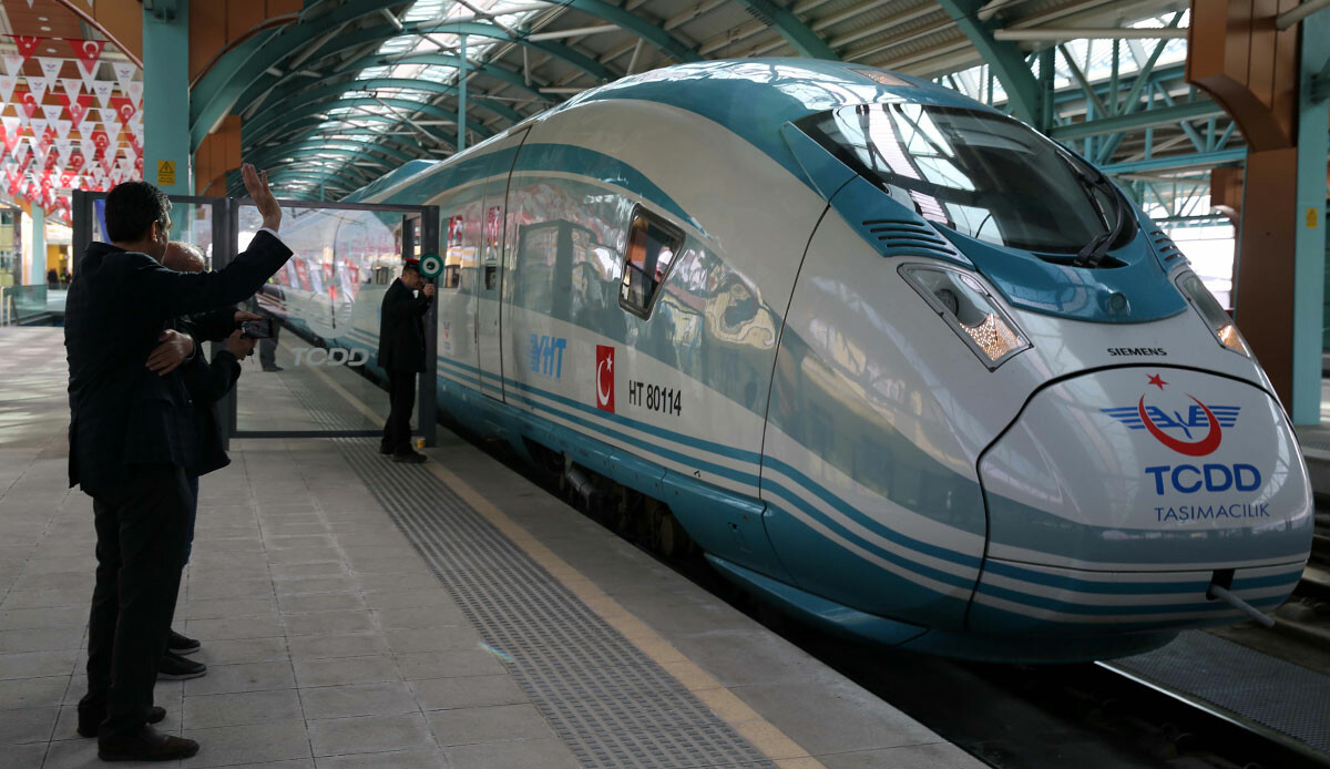 Ankara-Sivas Yüksek Hızlı Treni ilk seferini yaptı: Ücretsiz olduğunu duyan vatandaş gara akın etti